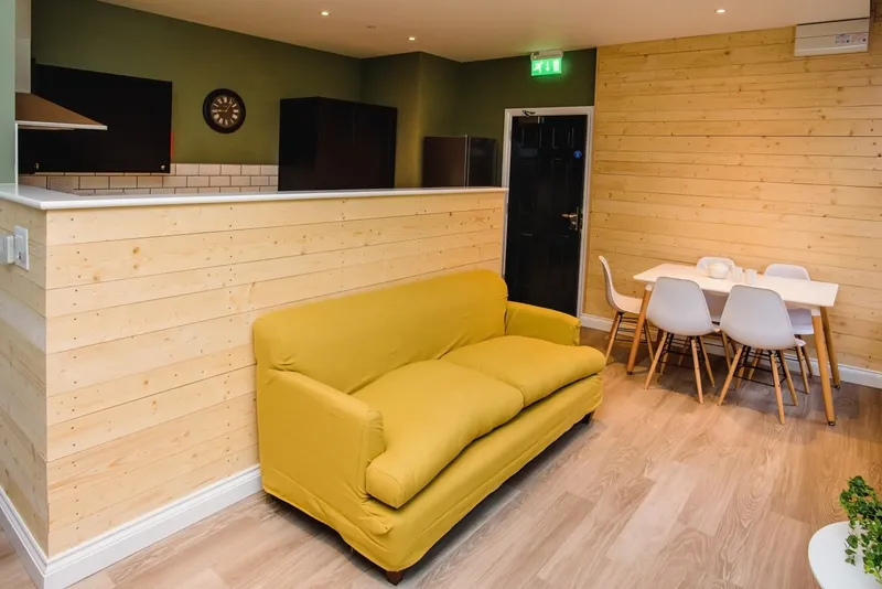 Flat A, 25 Lister Gate - Luxury 5 Bed City Centre Apartment - Thumbnail 16